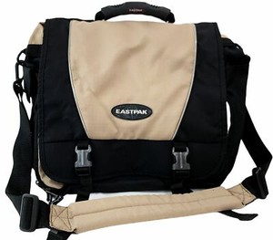 eastpak messenger