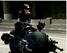 ANNE HATHAWAY Signed 8X10 BATMAN CATWOMAN Photo w/ Hologram COA