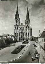 Postcard - 28 - Chartres - The Cathedral - Automobiles - Animated - Den card