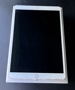 Apple iPad (第8世代) 32GB WIFIモデル　ローズゴールド Amazon.com : Apple 2020 iPad 10.2-inch, WiFi, 32GB, Gold (Renewed