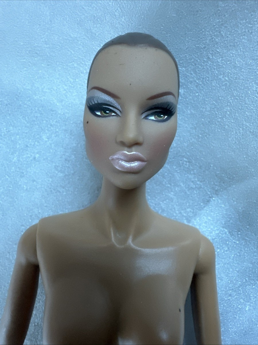 Integrity Fashion Royalty 2006 QUEEN OF THE HIVE NATALIA FATALE 12
