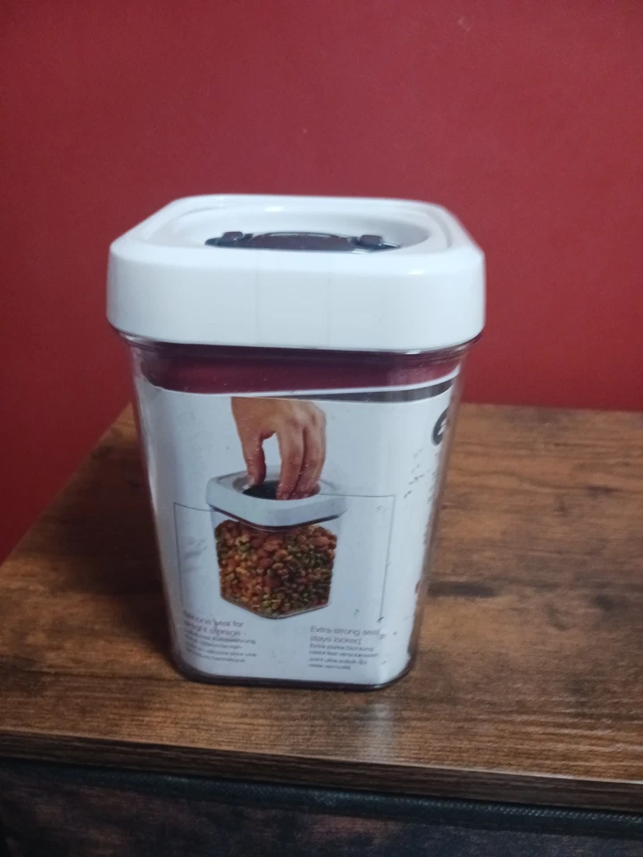 Contenedor de almacenamiento cuadrado Zyliss Twist & Seal 1L Foto 2 de 4