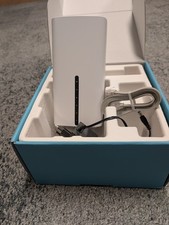 Routeur NX 510 V 5G Wi‑Fi blanc avec câble Ethernet et adaptateur secteur