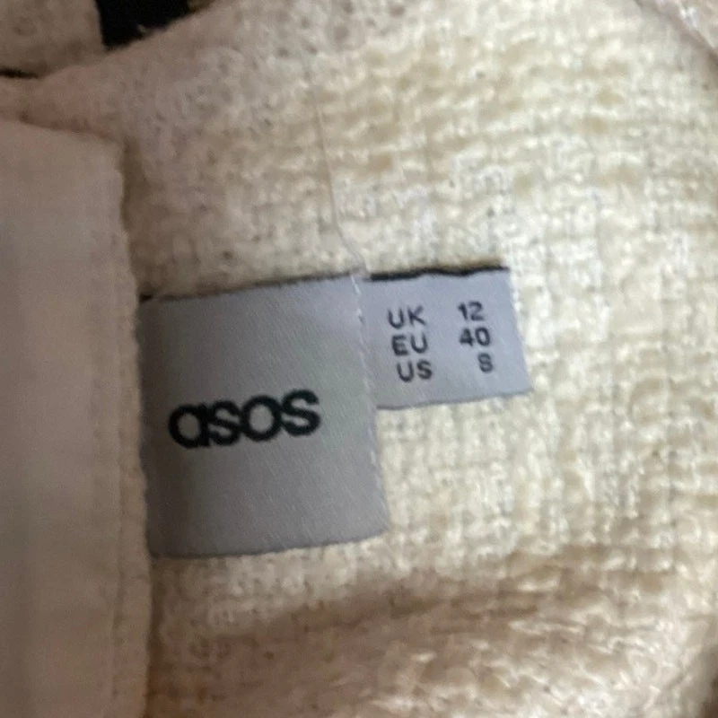 Mini vestido recto con cremallera trasera sin mangas cuello redondo negro crema talla 8 de ASOS Foto 4 de 4