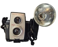 Vintage 1940  s Kodak Brownie Reflex 20 Camera Film UNTESTED Stage Prop