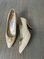Vintage Bally Heels 9 Beige Pearl Leather Gold Piece