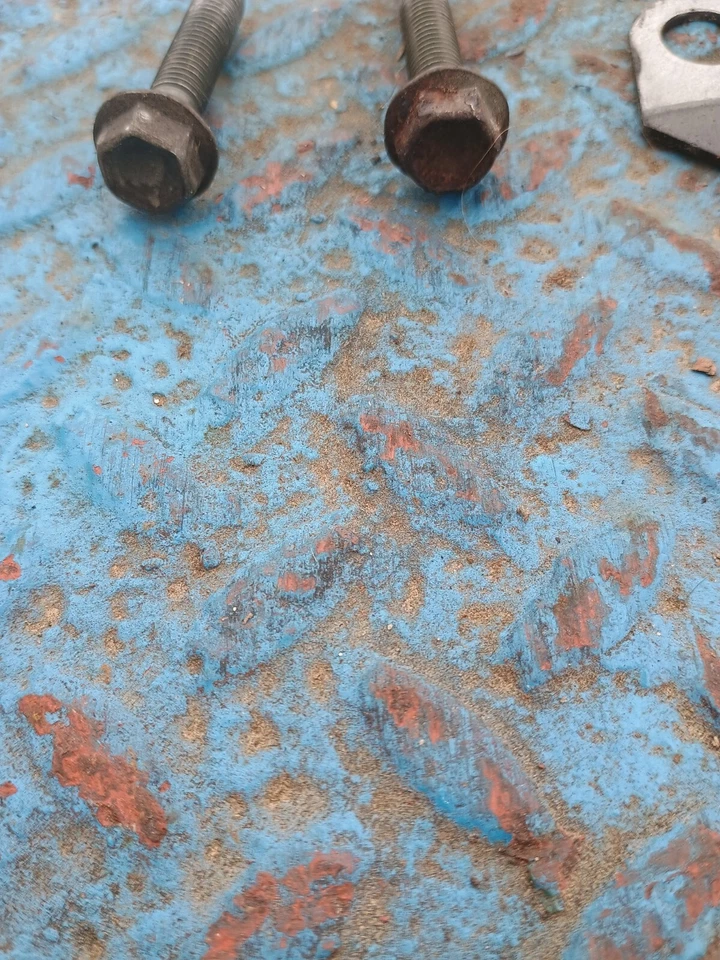 Geo METRO 89-01 PLACA ESPAÇADORA MOTOR DE PARTIDA CALÇO FABRICANTE DE EQUIPAMENTO ORIGINAL GEO SPRINT Com Parafusos Fabricante de Equipamento Original - Imagem 3 de 4