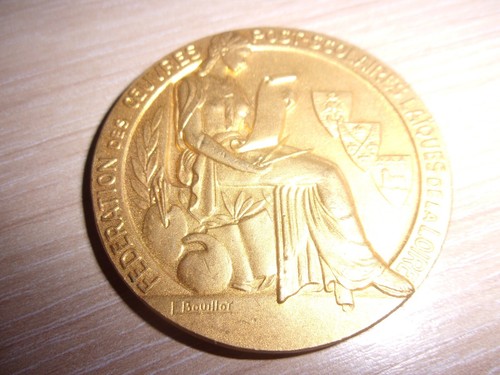 MÉDAILLE FOOTBALL, ANCIENNE médaille pendentif football, art nouveau, Raulin . EUR 35,00 - FR