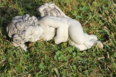 Keramik Engel Liegend - Wetterfeste Dekofigur Für Garten & Innenraum, Antik-grün-beige, 36x18 Cm