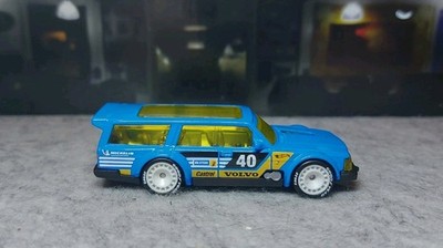 Hot Wheels, Volvo 240 Drift Wagon umgebaut auf Real Riders, Custom, OVP.