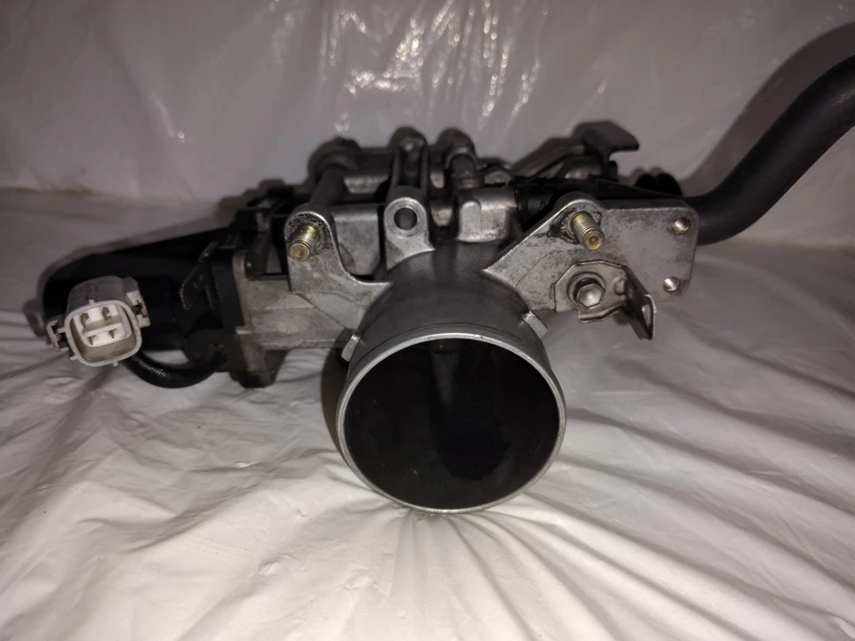 Cuerpo del acelerador de inyección de combustible Lexus GS300 IS300 2000-2004 22030-46220 OEM JDM Foto 4 de 4