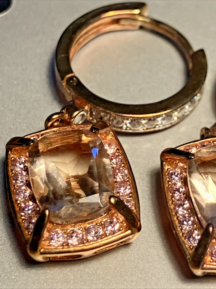 Pendientes de morganita melocotón simulado corte cojín chapados en oro rosa de ley .925 Foto 3 de 4