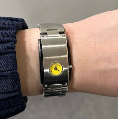 Benlydesign L800,  a cross-era watch, Elegant & Compact Design