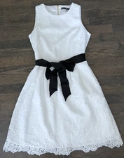 NEW WHITE HOUSE BLACK MARKET WHITE LACE BLACK BELT FIT & FLARE DRESS SIZE 2