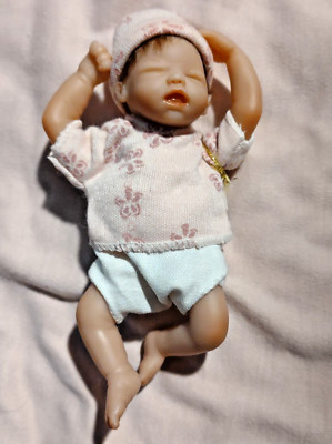 Ashton Drake Heavenly Handfuls Doll Tiny Baby Handfull Of Love