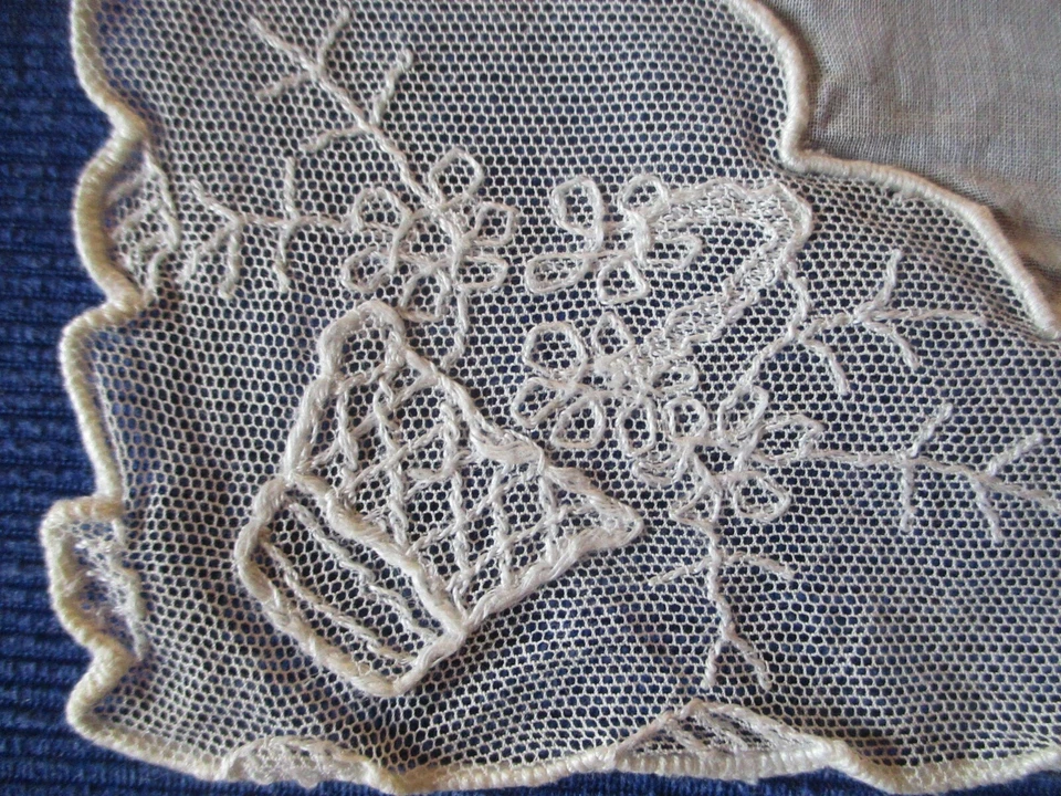 Mouchoir N°31 de mariée ancien broderie tulle accident Lot de 2 - Photo 4/4