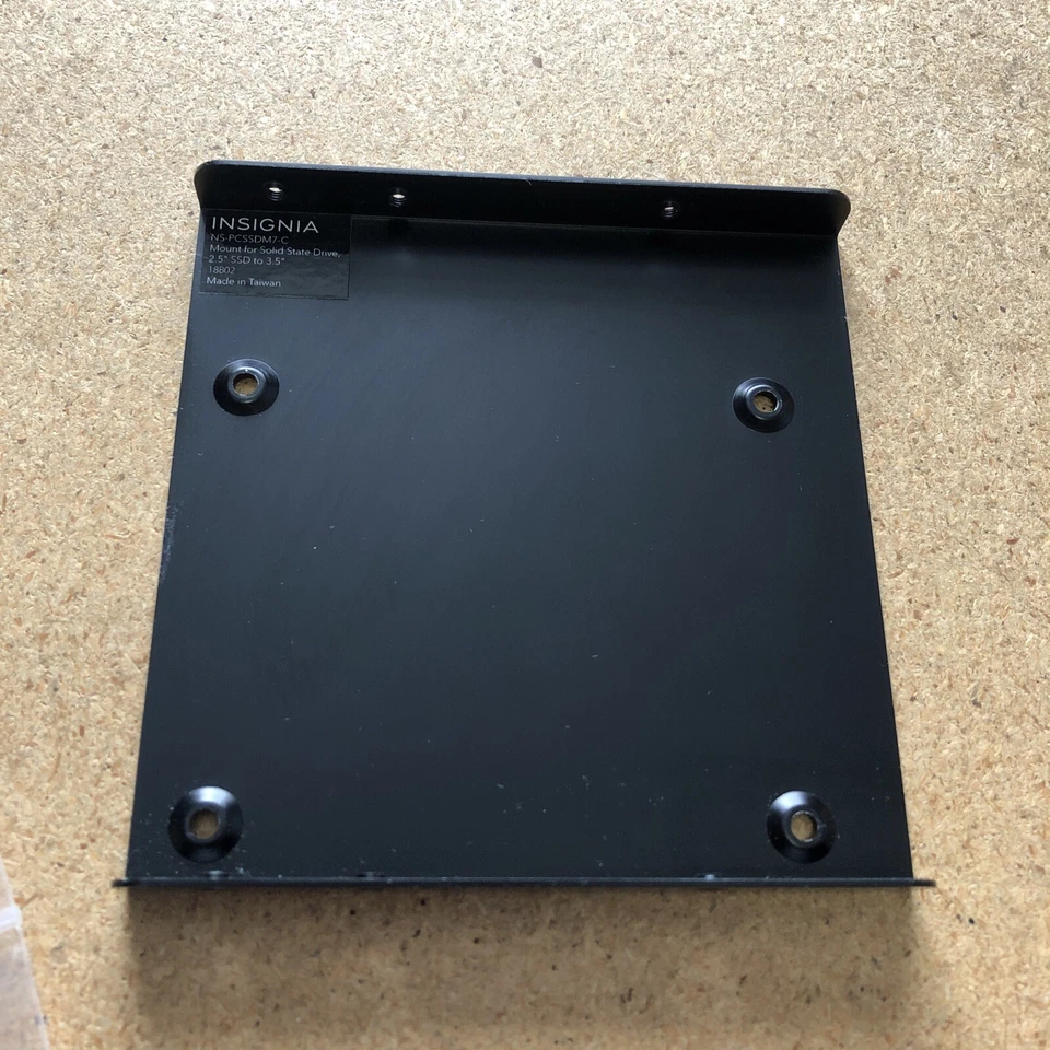 Insignia 2.5" Solid State Drive SSD Mount - 2.5'' to 3.5'' Drive Bay Desktop PC - Image 3 of 4