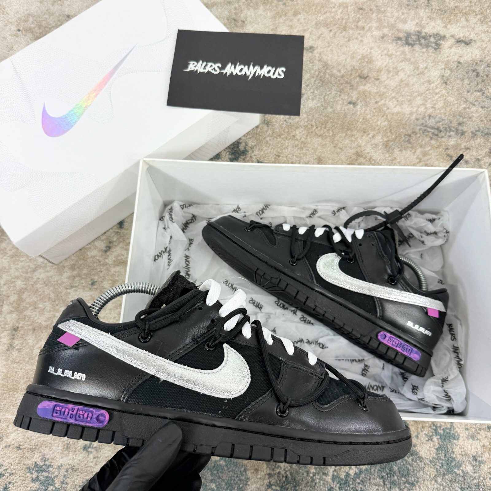 OFF WHITE X NIKE Nike x Off White Dunk Low lotto 50 scarpe da ginnastica nere e viola prezzo consigliato £ 1000