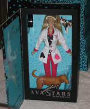 Figura de muñeca veterinaria Ava Stars The Star Inside You pelo rubio, perro y gato en caja original