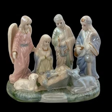 Vintage Small Porcelain Manger Nativity Pearlized Pastel Glaze One Piece