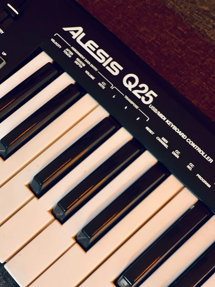 Alesis Q25 25-Key USB-Midi-Controller Keyboard Inklusive Netzteil - Bild 3 von 4