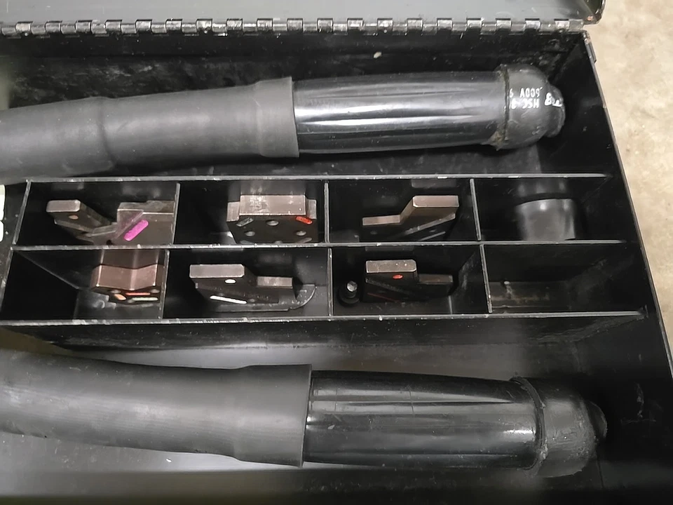 Crimpadora de compresión con troqueles Thomas & Betts TBM8S manual de trinquete Foto 2 de 4