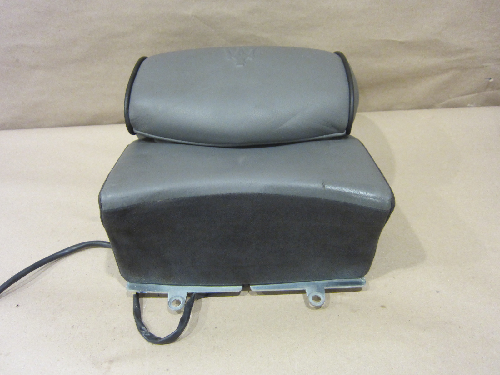 Maserati Quattroporte 2006 -  Rear Middle Headrest -Grey- Part# 981421700