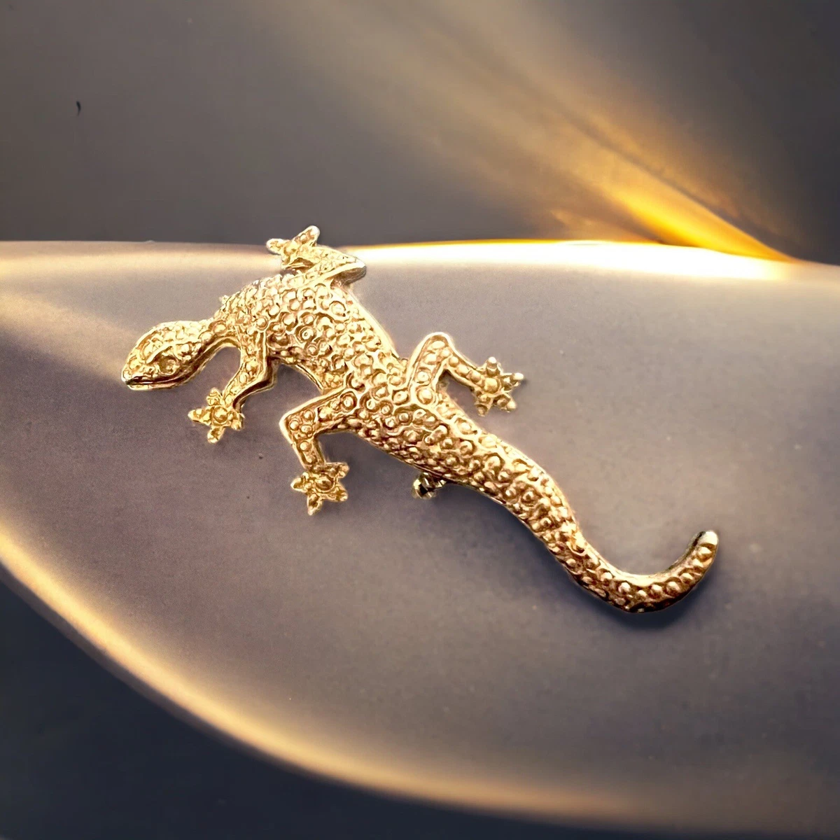 Lizard brooch pin deals