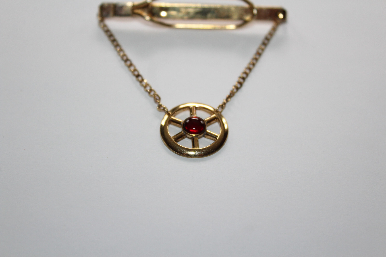Petite bague Chevalière en or rose 18K (750/oo), à décor gravé d'un