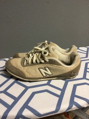 khaki tennis shoes