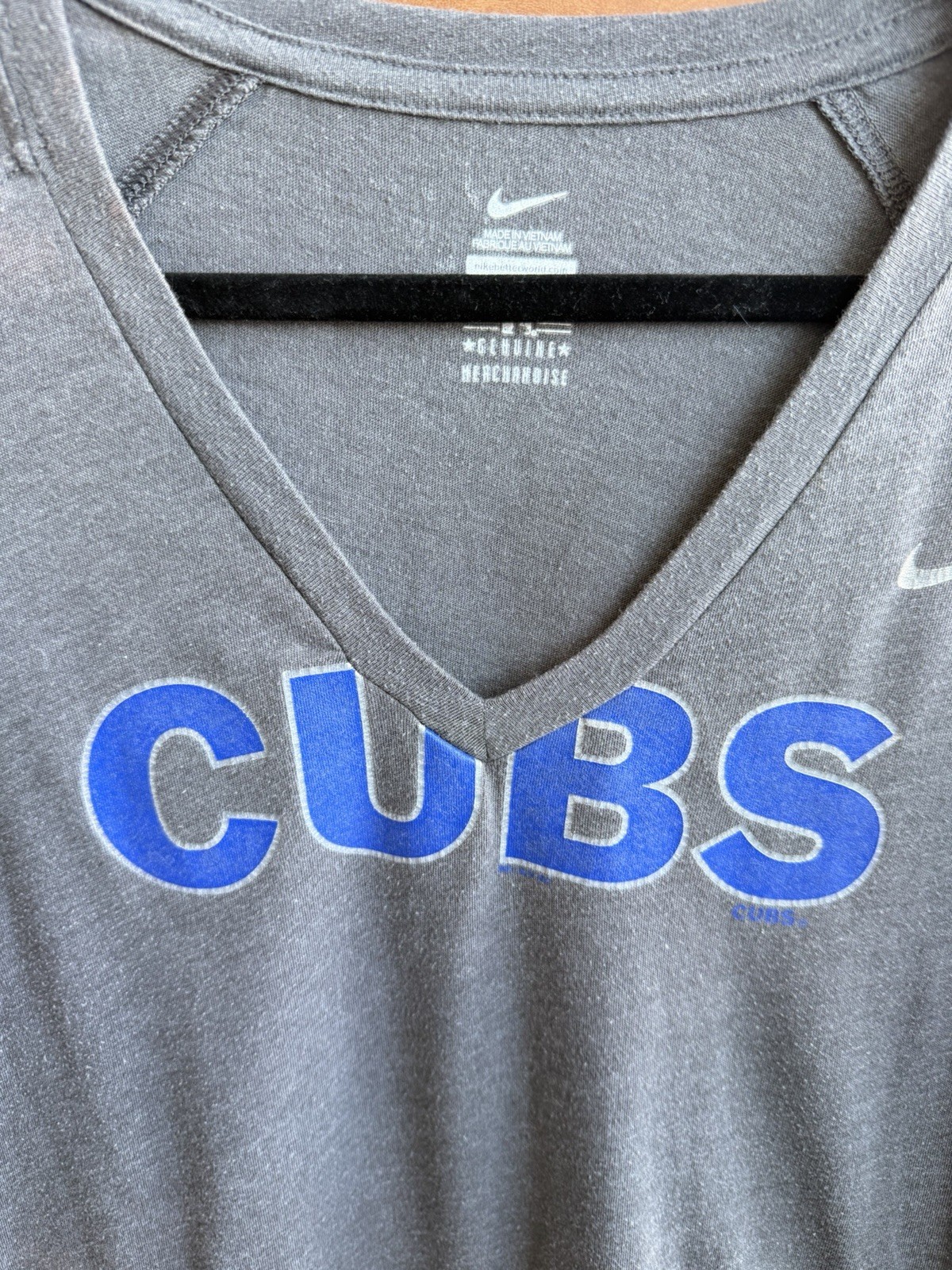 Chicago Cubs Nike V Neck T Shirt Women M Gray MLB Baseball Lightweight Summer thumbnail 3