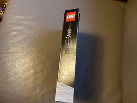 LEGO ARCHITECTURE: Seattle Space Needle (21003)