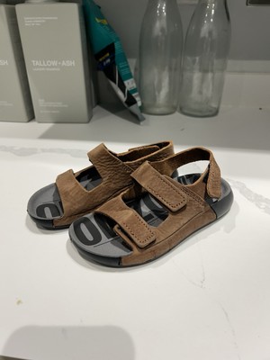 Neu Ecco Jungen Leder Schnellverschluss Sandalen UK8,5-9 EU26