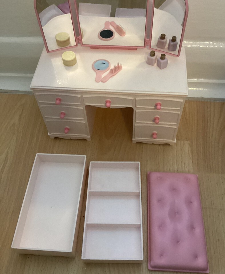 Vintage 1980's Hasbro Sindy Dressing Table Set With Original Box. VGC