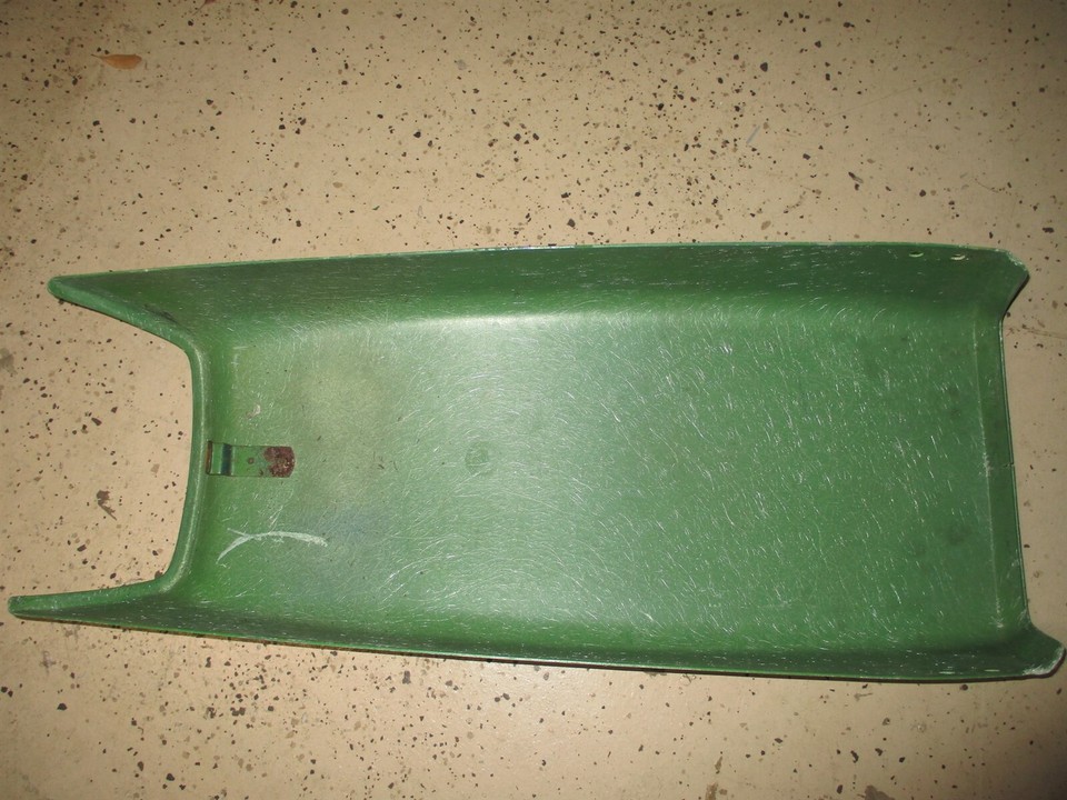 JOHN DEERE 110 112 120 140 LAWN & GARDEN TRACTOR HOOD AM31656 DECENT