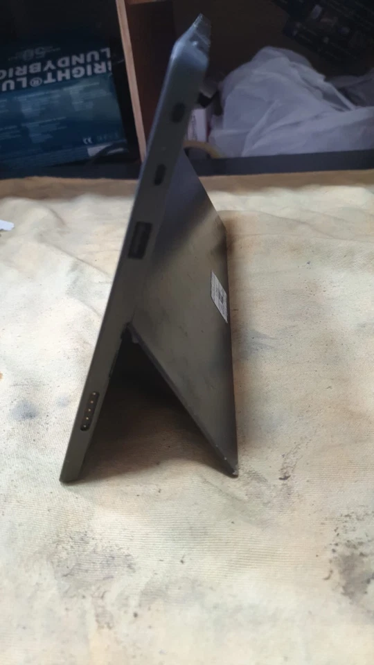 TGB203 Microsoft Surface Windows RT TABLET READ DESCRIPTION 32GB - Image 4 of 4