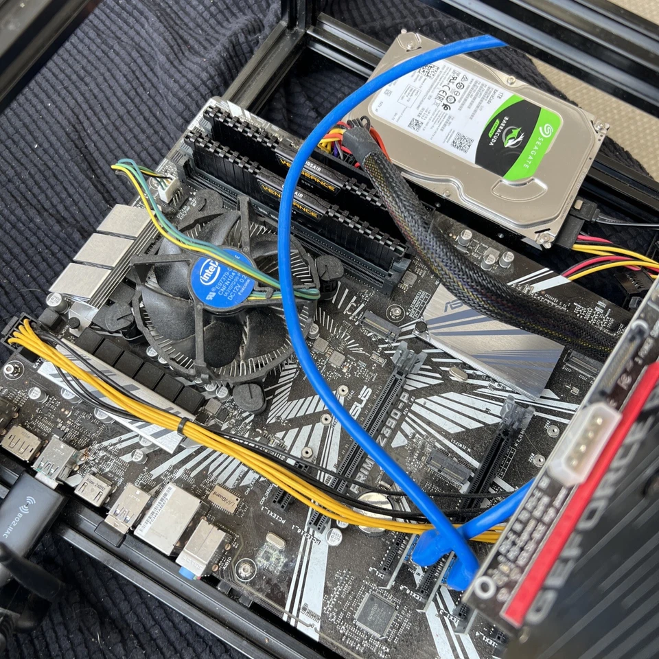 Plataforma de criptominería 3080 Nvidia GeForce 10G-P5-3897-KR 4 X GPU i3 1 TB SSD 32 GB de RAM Foto 3 de 4