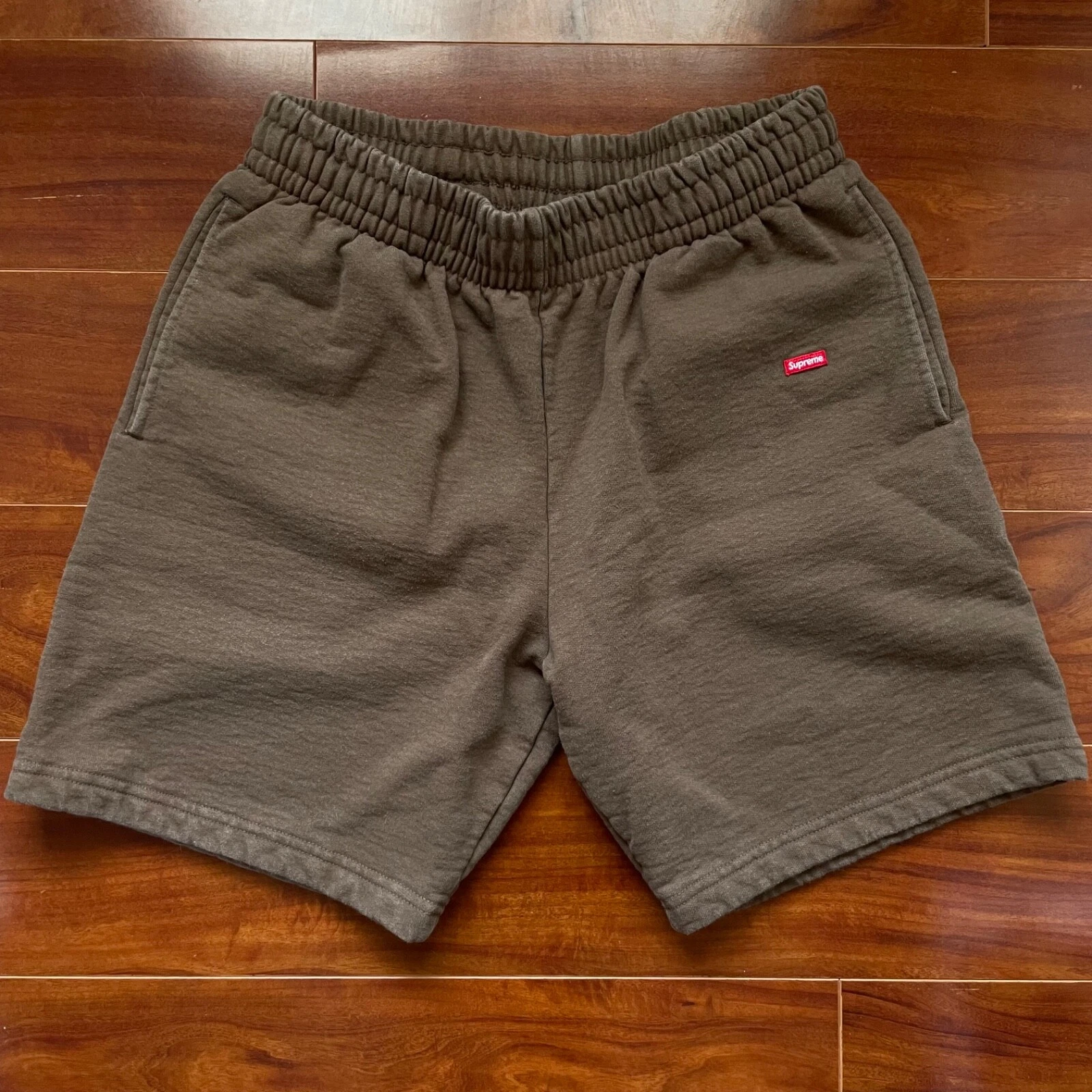 Sweat court Supreme New York petite boîte logo S/S22 marron olive taille S