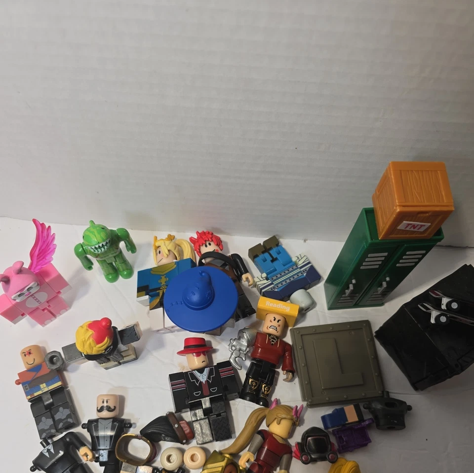 Gran Lote Figuras de Acción Roblox Armas Armario Sandía Tiburón Patinetas Foto 3 de 4