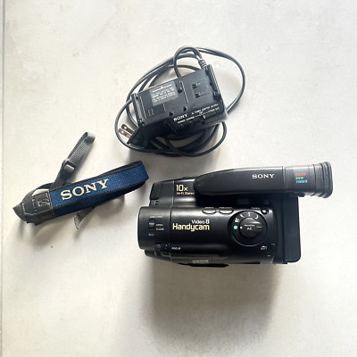 Sony Handycam Video 8 CCD-TR65 Camcorder (For Parts/Repair) - Powers On