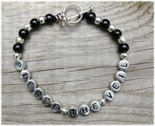 Schwarze Modeschmuck-Armbänder