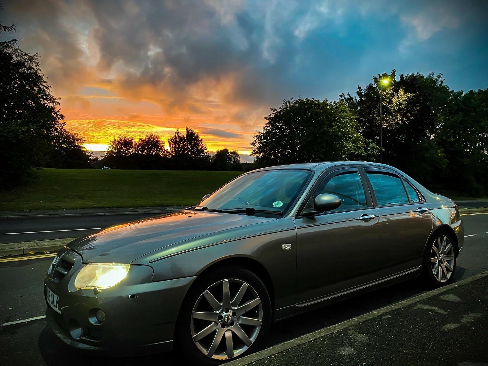 Image 1 - 2005 MG ZT 2.5 V6 SE Sports 180 Auto **FULLY LOADED £8,000 OF OPTIONAL EXTRAS**