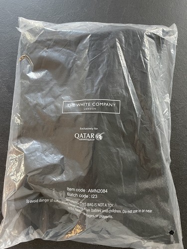 Qatar Airways Partner of Formula 1 Business Class Pyjama + Slippers Gr. S - Bild 2 von 5
