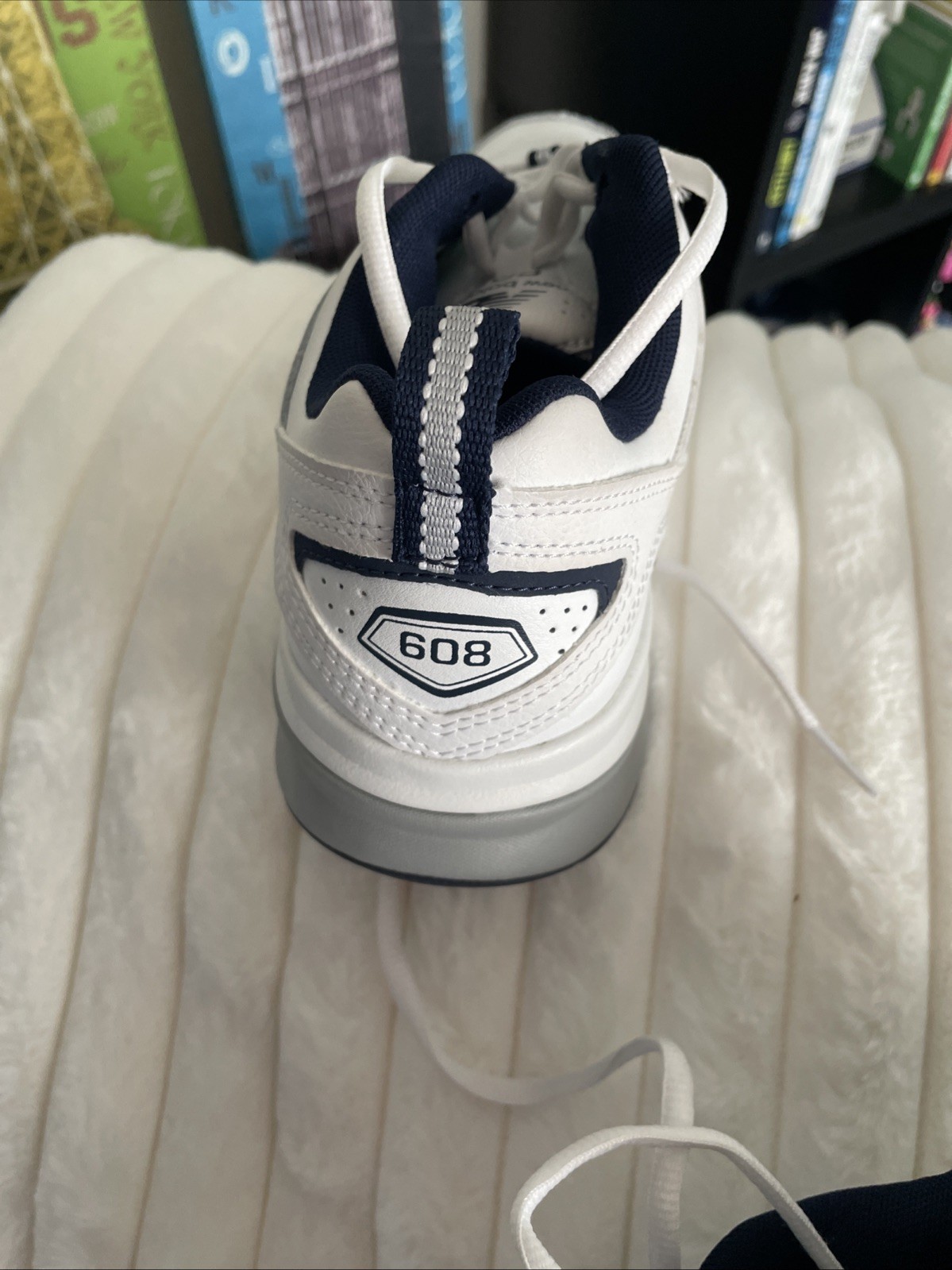 NEW BALANCE MX608WN5, MEN  Size 8 WHITE / NAVY, NEW thumbnail 3