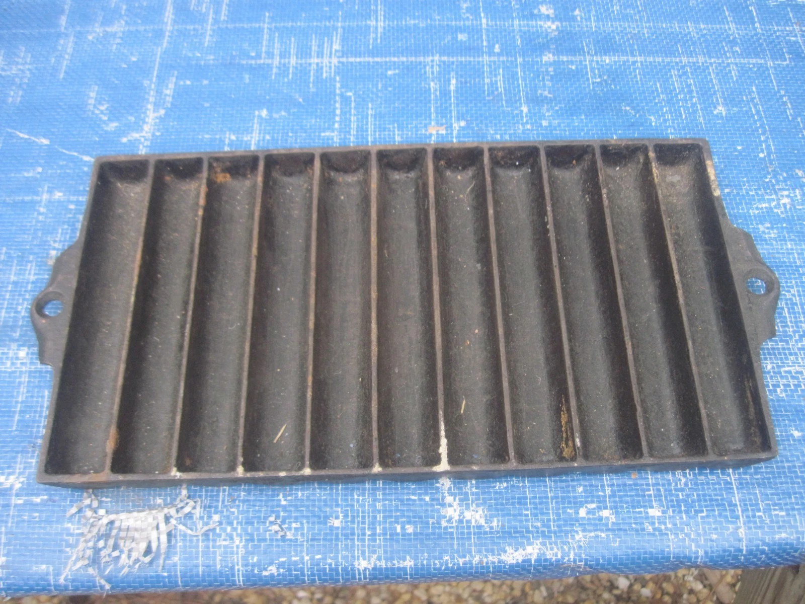 Vintage Cast Iron - Bread Stick Pan - Unmarked - Shows Used - makes 11 Sticks