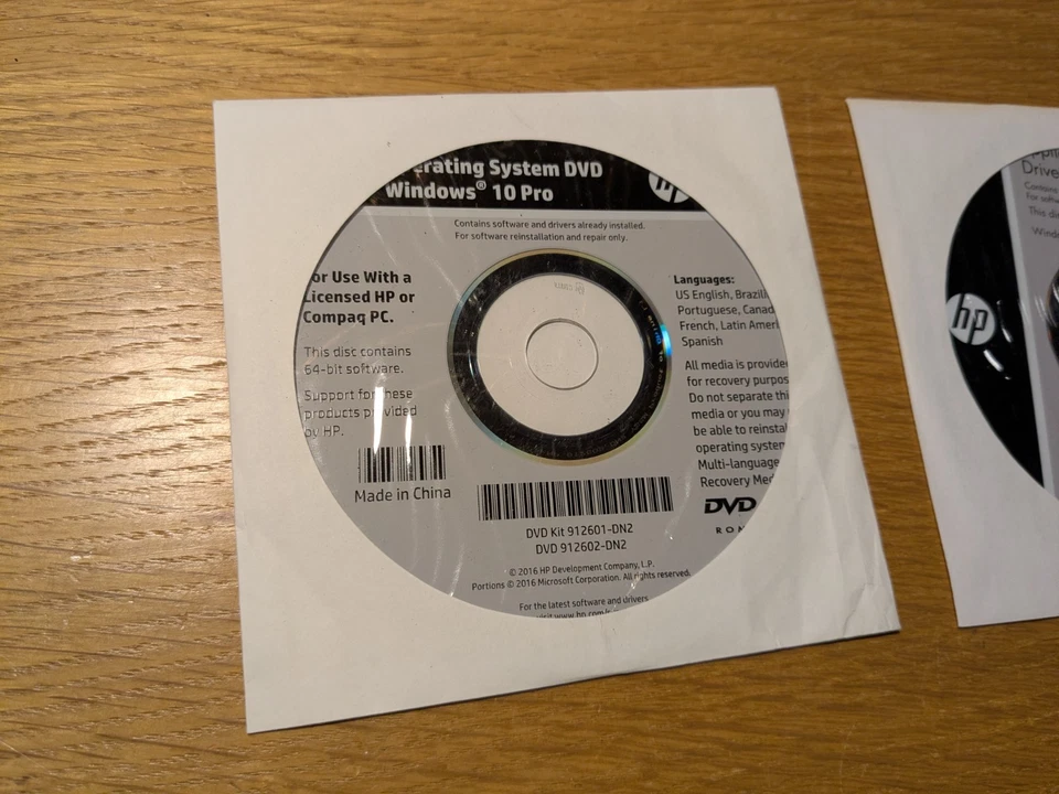 HP Windows 10 x64 & App/Driver Recovery two DVD set for Elitebook 820/840/850 G4 - Image 2 of 4