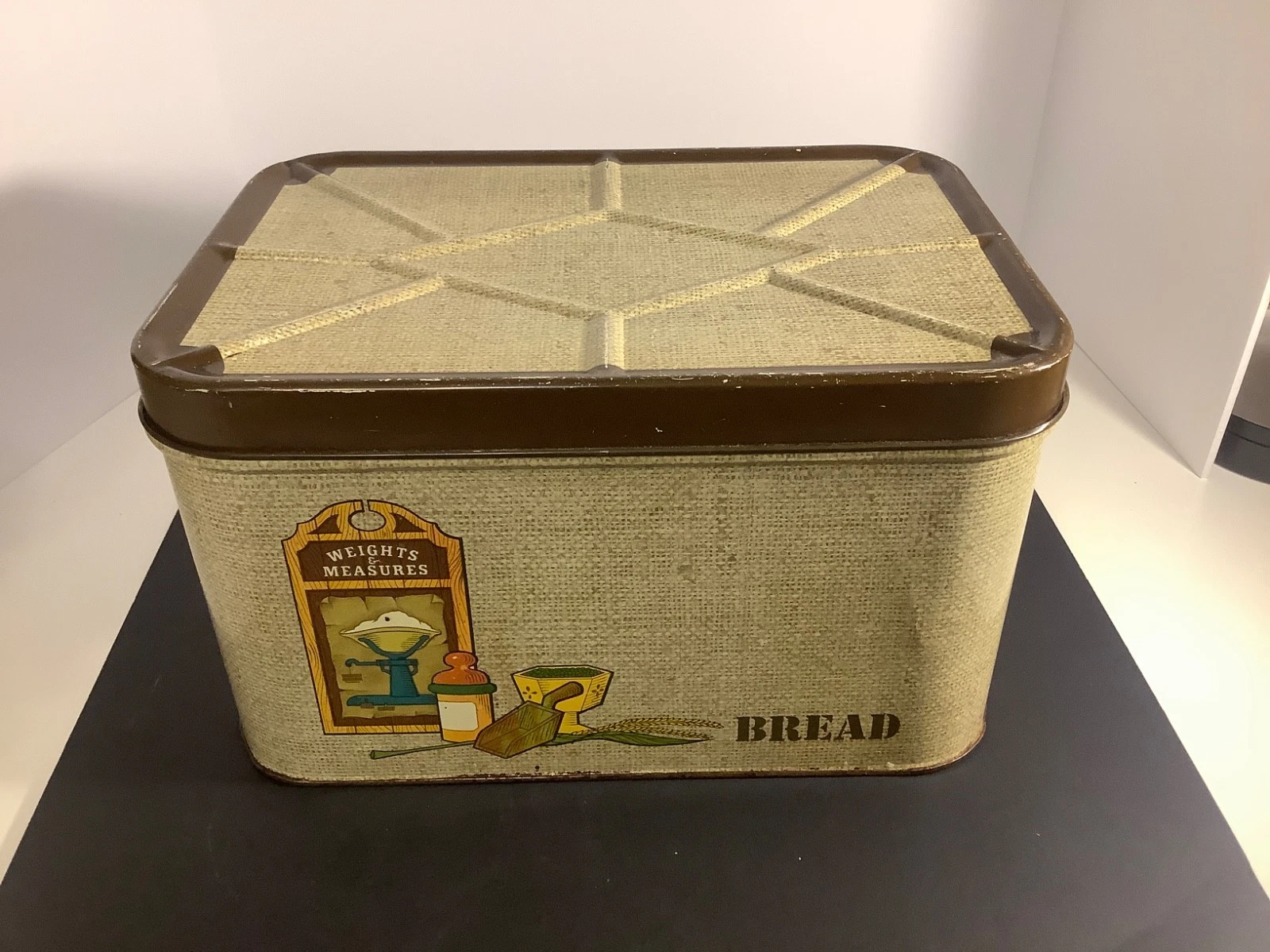 70's VINTAGE METAL BREAD BOX WITH LID