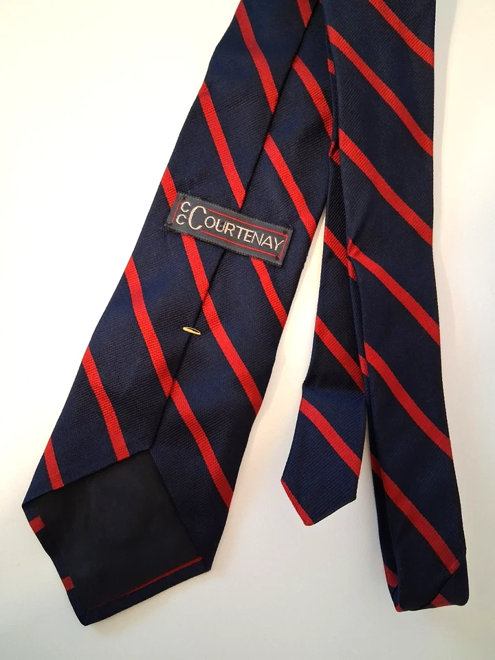 Corbata de cuello de seda tejida vintage para hombre CC Courtenay rayas rojas azul marino hecha en EE. UU. 1960-70 Foto 2 de 3