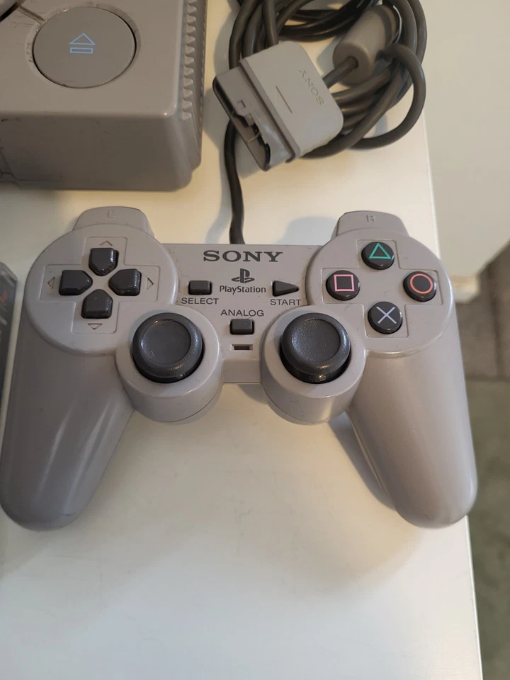 Sony PlayStation 1 PS1 SCPH-5552 PAL Console Bundle Controller Cables 2 Games, photo 4 of 5
