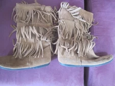 Minnetonka Women's Sude Fringe Boots~HIGH FRINGE SIZE 8~MINNETONKA BRAND~NICE ~!